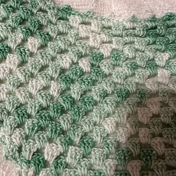 Vintage Cannon Towel with Hand Crochet Basket in Variegated Green Weave Design - Picture 5 of 14